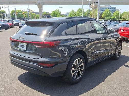 2025 Audi Q6 e-tron Premium quattro
