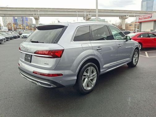 2022 Audi Q7 55 Premium Plus