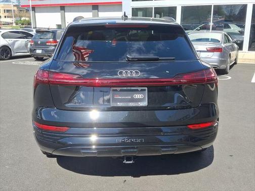2024 Audi Q8 e-tron Premium Plus
