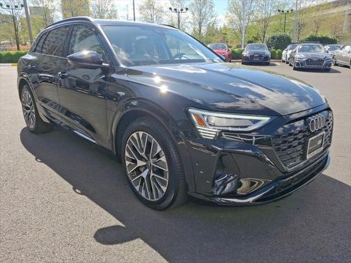 2024 Audi Q8 e-tron Premium Plus