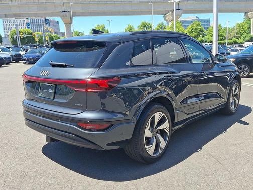 Manhattan Gray Metallic 2025 Audi Q6 e-tron Premium Plus quattro