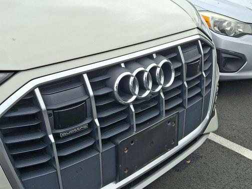 2022 Audi Q7 45 Premium Plus