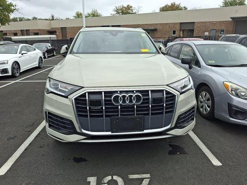 2022 Audi Q7 45 Premium Plus