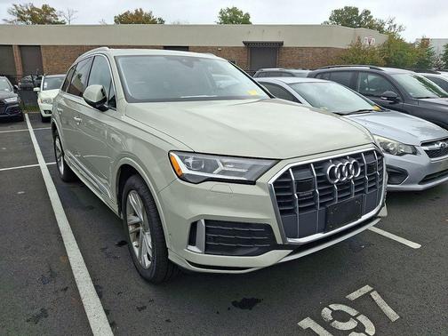 2022 Audi Q7 45 Premium Plus