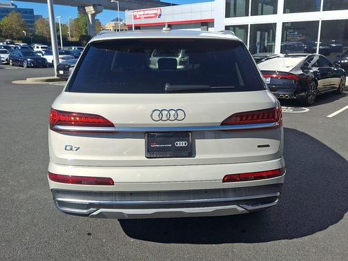 2022 Audi Q7 45 Premium Plus