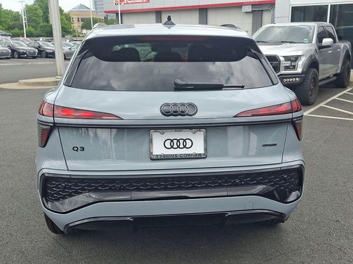 Arrow Gray Pearl Effect 2026 Audi Q3 TFSI quattro S tronic