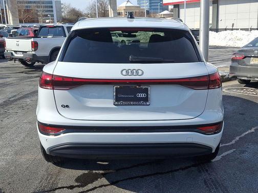 2025 Audi Q6 e-tron Premium Plus quattro