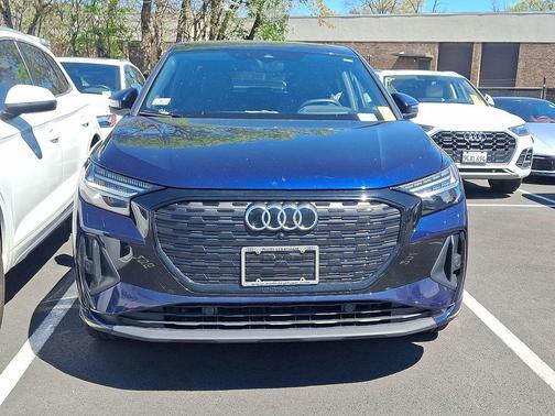 Navarra Blue Metallic 2023 Audi Q4 e-tron Prestige 50 quattro
