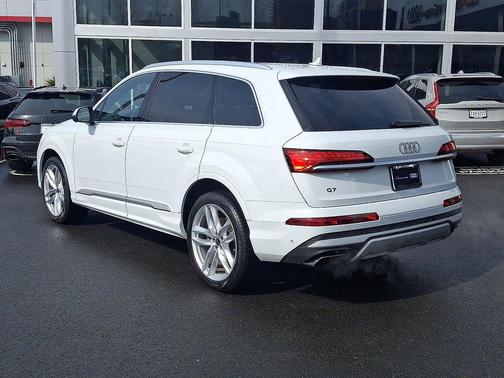 2025 Audi Q7 55 Premium Plus