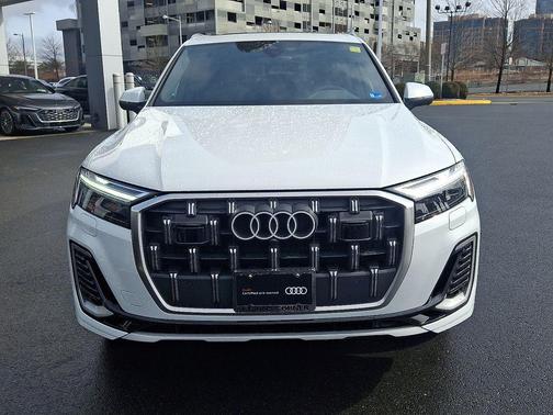 2025 Audi Q7 55 Premium Plus