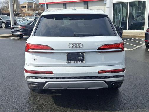 2025 Audi Q7 55 Premium Plus