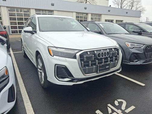 2025 Audi Q7 55 Premium Plus