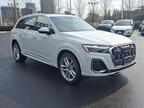 2025 Audi Q7 55 Premium Plus