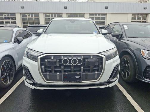 2025 Audi Q7 55 Premium Plus
