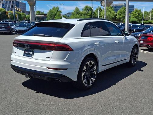 Glacier White Metallic 2025 Audi Q8 55 Prestige