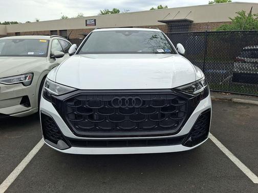Glacier White Metallic 2025 Audi Q8 55 Prestige