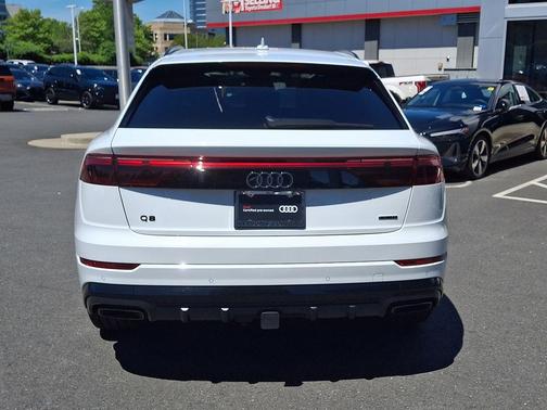 Glacier White Metallic 2025 Audi Q8 55 Prestige