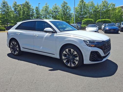 Glacier White Metallic 2025 Audi Q8 55 Prestige