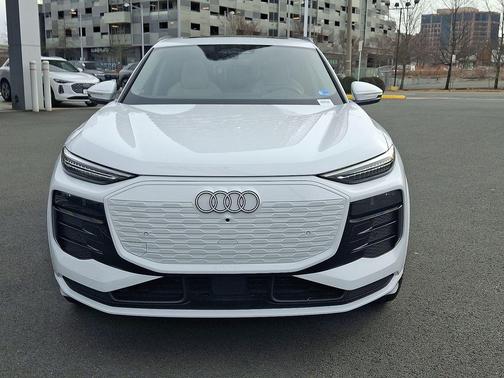2025 Audi Q6 e-tron Premium Plus quattro