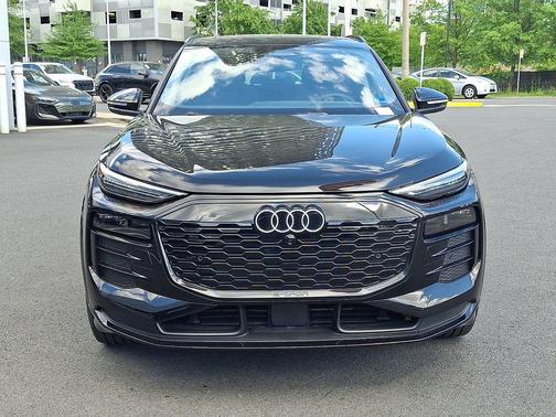 Mythos Black Metallic 2025 Audi Q6 e-tron Premium Plus quattro