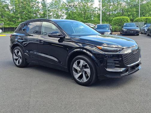 Mythos Black Metallic 2025 Audi Q6 e-tron Premium Plus quattro