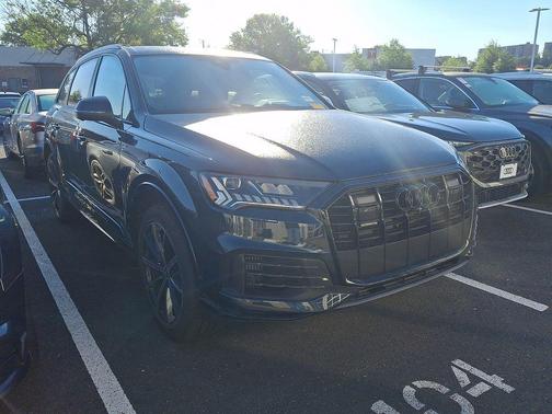 Waitomo Blue Metallic 2023 Audi Q7 55 Premium Plus