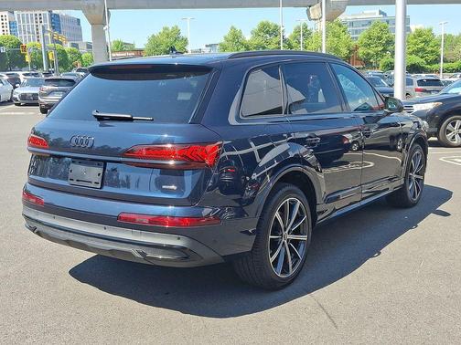 Waitomo Blue Metallic 2023 Audi Q7 55 Premium Plus
