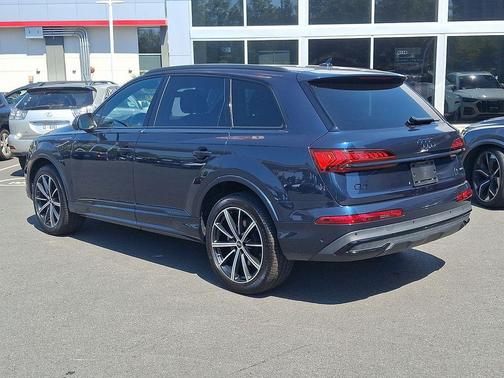 Waitomo Blue Metallic 2023 Audi Q7 55 Premium Plus