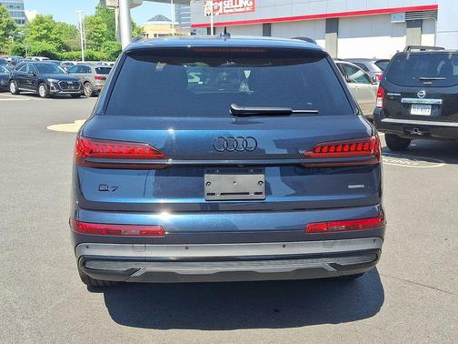 Waitomo Blue Metallic 2023 Audi Q7 55 Premium Plus