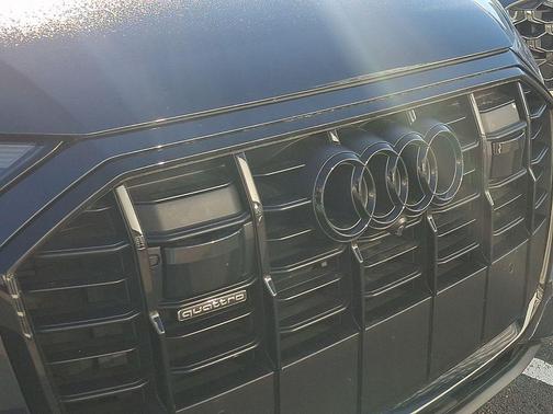 Waitomo Blue Metallic 2023 Audi Q7 55 Premium Plus
