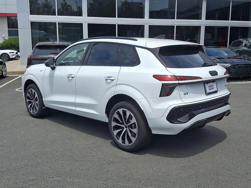 Glacier White Metallic 2026 Audi Q3 TFSI quattro S tronic
