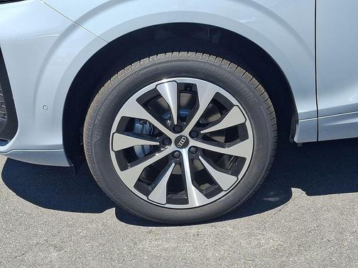 Arrow Gray Pearl Effect 2026 Audi Q3 TFSI quattro S tronic