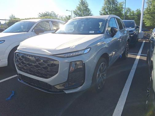 Arrow Gray Pearl Effect 2026 Audi Q3 TFSI quattro S tronic