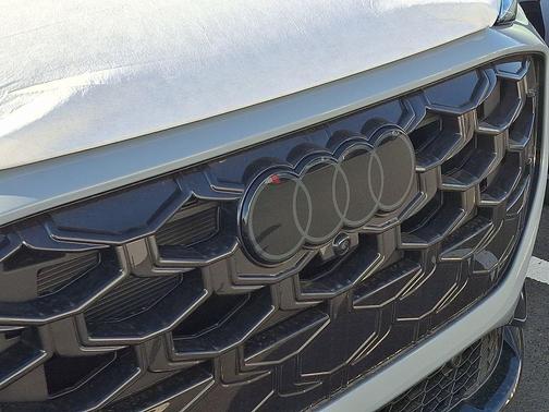 Arrow Gray Pearl Effect 2026 Audi Q3 TFSI quattro S tronic