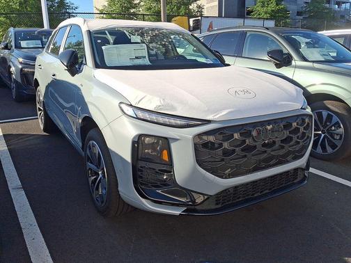Arrow Gray Pearl Effect 2026 Audi Q3 TFSI quattro S tronic