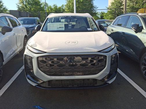 Arrow Gray Pearl Effect 2026 Audi Q3 TFSI quattro S tronic