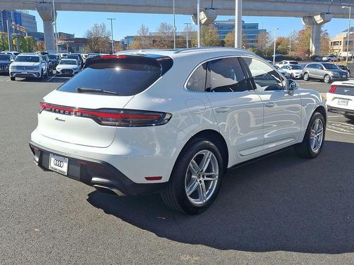 2024 Porsche Macan Base