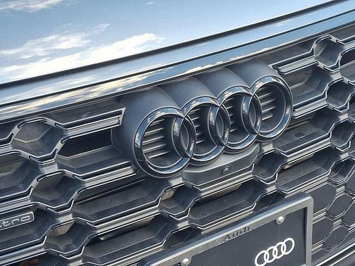 2022 Audi Q5 45 S line Premium Plus