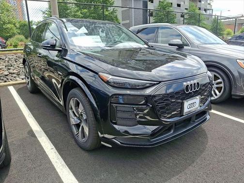 2025 Audi Q6 e-tron Premium Plus quattro