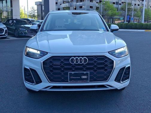 Glacier White Metallic 2023 Audi Q5 45 S line Premium