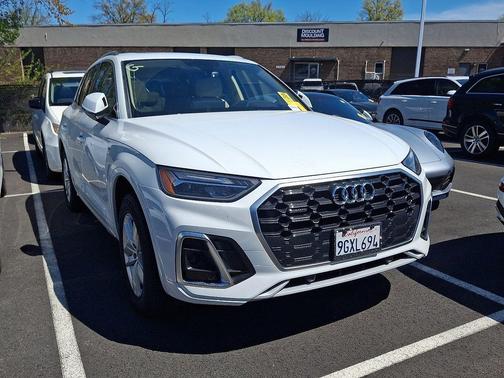 Glacier White Metallic 2023 Audi Q5 45 S line Premium