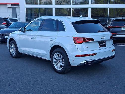 Glacier White Metallic 2023 Audi Q5 45 S line Premium