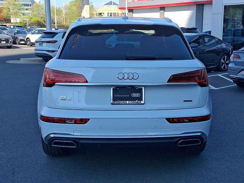 Glacier White Metallic 2023 Audi Q5 45 S line Premium