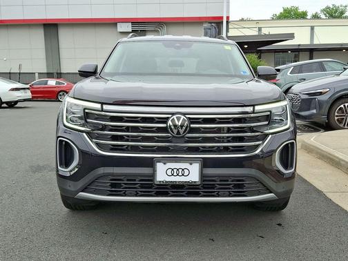 Deep Black 2024 Volkswagen Atlas 2.0T SE w/Technology 4MOTION