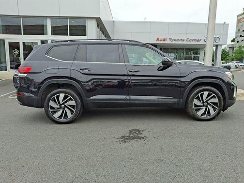 Deep Black 2024 Volkswagen Atlas 2.0T SE w/Technology 4MOTION
