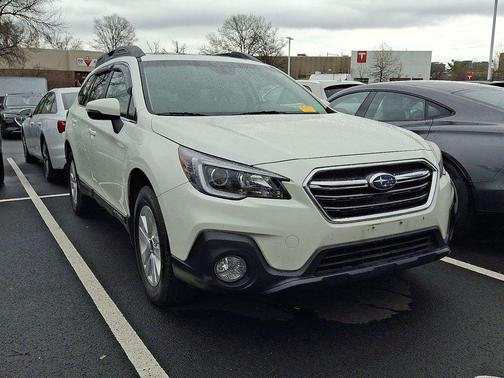 Crystal White Pearl 2018 Subaru Outback 2.5i Premium
