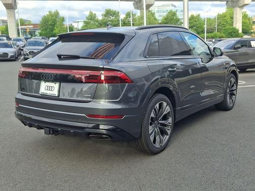 Daytona Gray Pearl Effect 2026 Audi Q8 55 Premium Plus