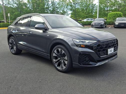 Daytona Gray Pearl Effect 2026 Audi Q8 55 Premium Plus