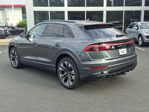 Daytona Gray Pearl Effect 2026 Audi Q8 55 Premium Plus