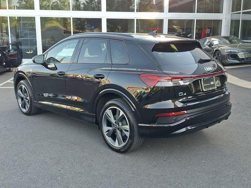 Mythos Black Metallic 2023 Audi Q4 e-tron Premium 50 quattro